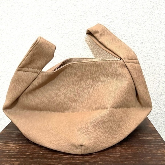 NWT asymmetrical straps bucket bag from The Drop Avalon pebbled vegan leather - Picture 2 of 15